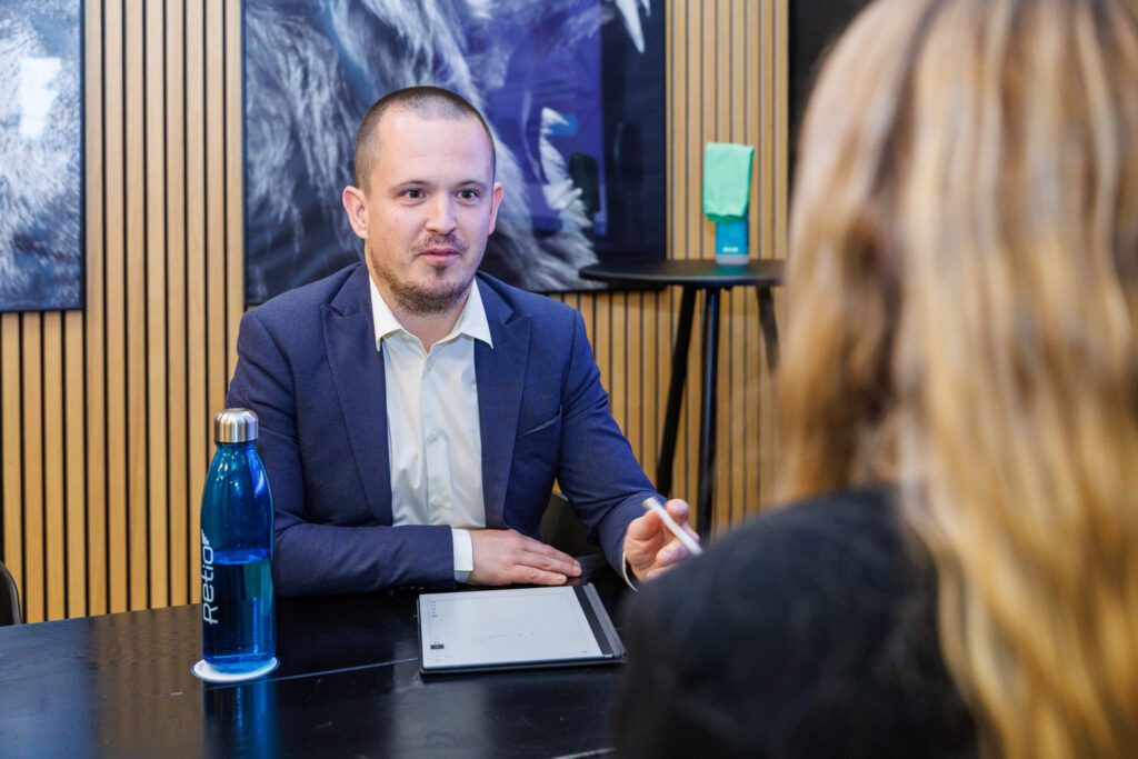 Underskrevet: Revisor Bech opkøber Retio og overtager deres navn